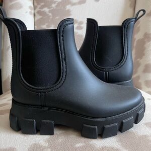Jeffrey Campbell- Chelsea lug sole rain boot